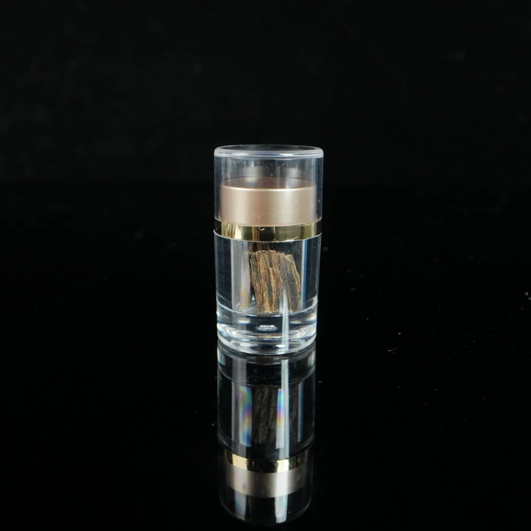 B8278 日本回流缅甸密支那黑棋沉水古董料 / 1g