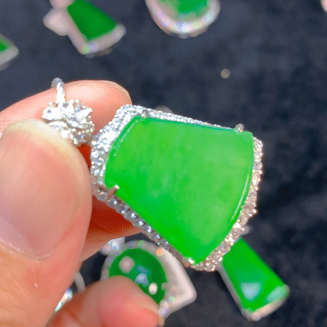 颈饰银S925镶嵌翡翠