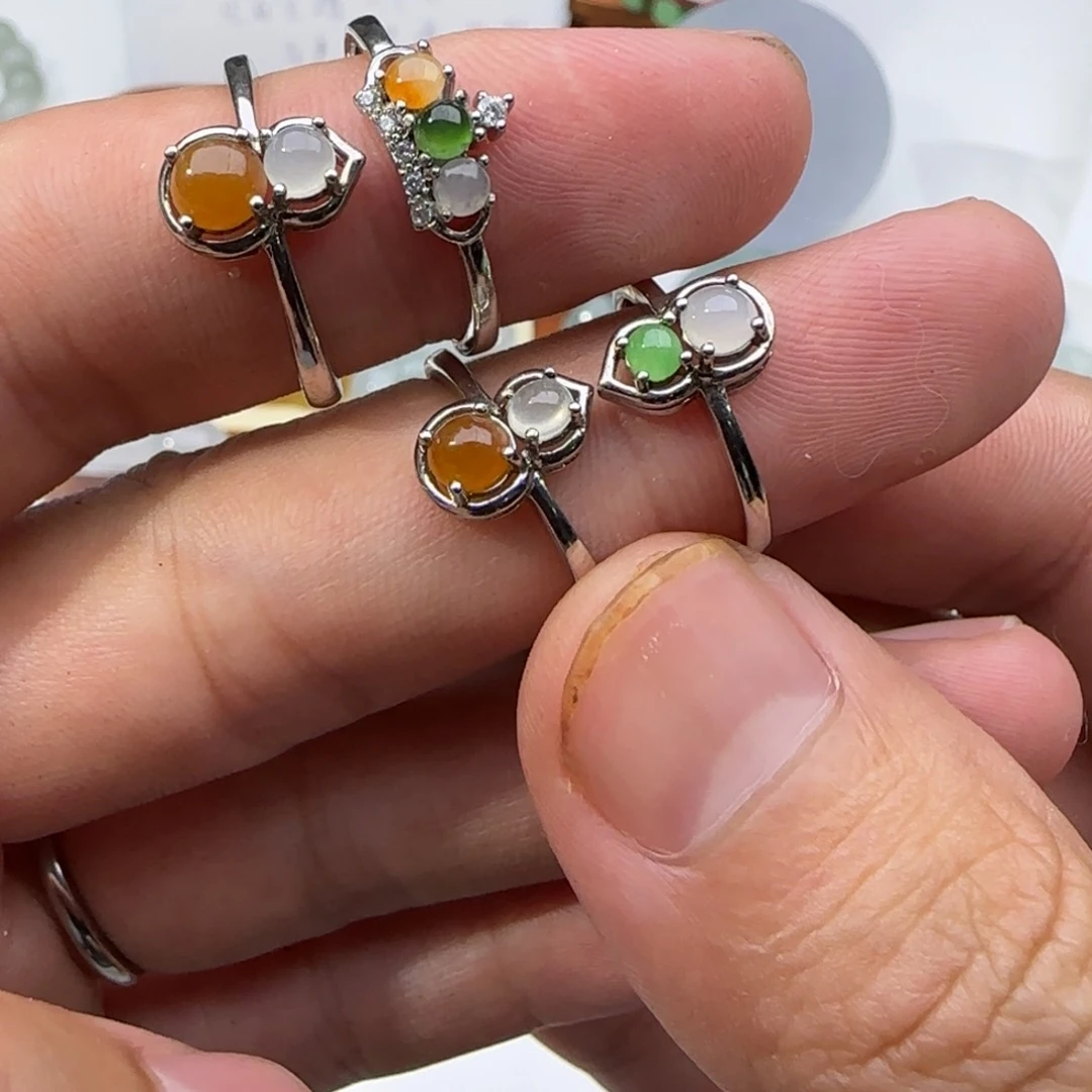 翡翠挂件未镶嵌多样性发其一