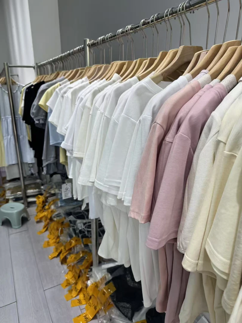 T恤常规款圆领短袖韩版极简风拼接V领抗起球宽松型