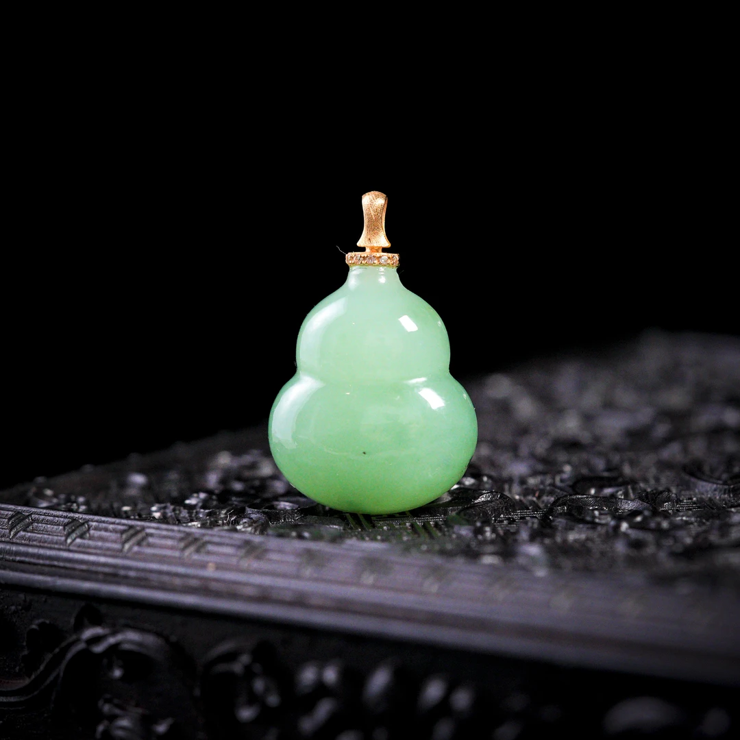 【诗蓉】春沐·高定和田玉苹果绿18K金葫芦吊坠AD2904尺寸约20*17*11