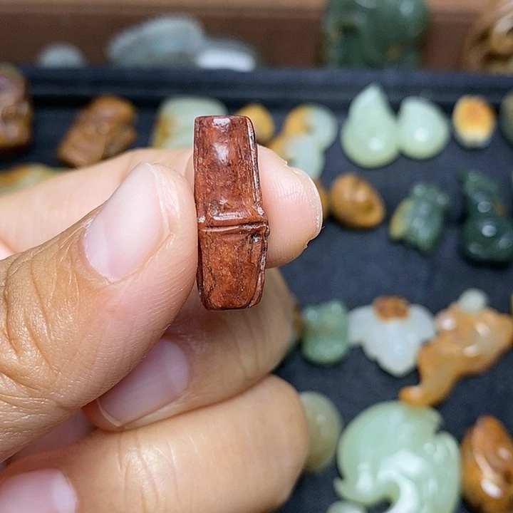 浅***然岫岩河磨玉（透闪石质玉）未镶嵌颈饰