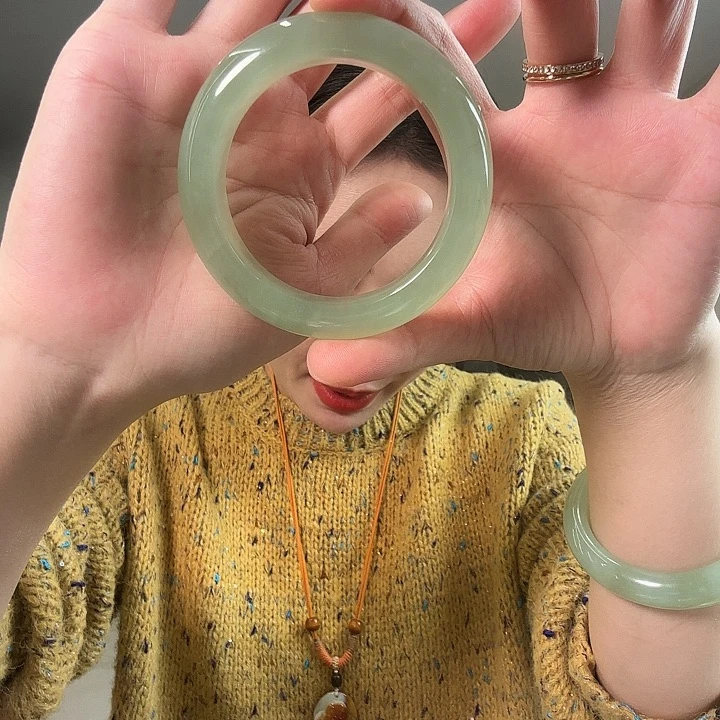 小***子蛇纹石玉未镶嵌颈饰