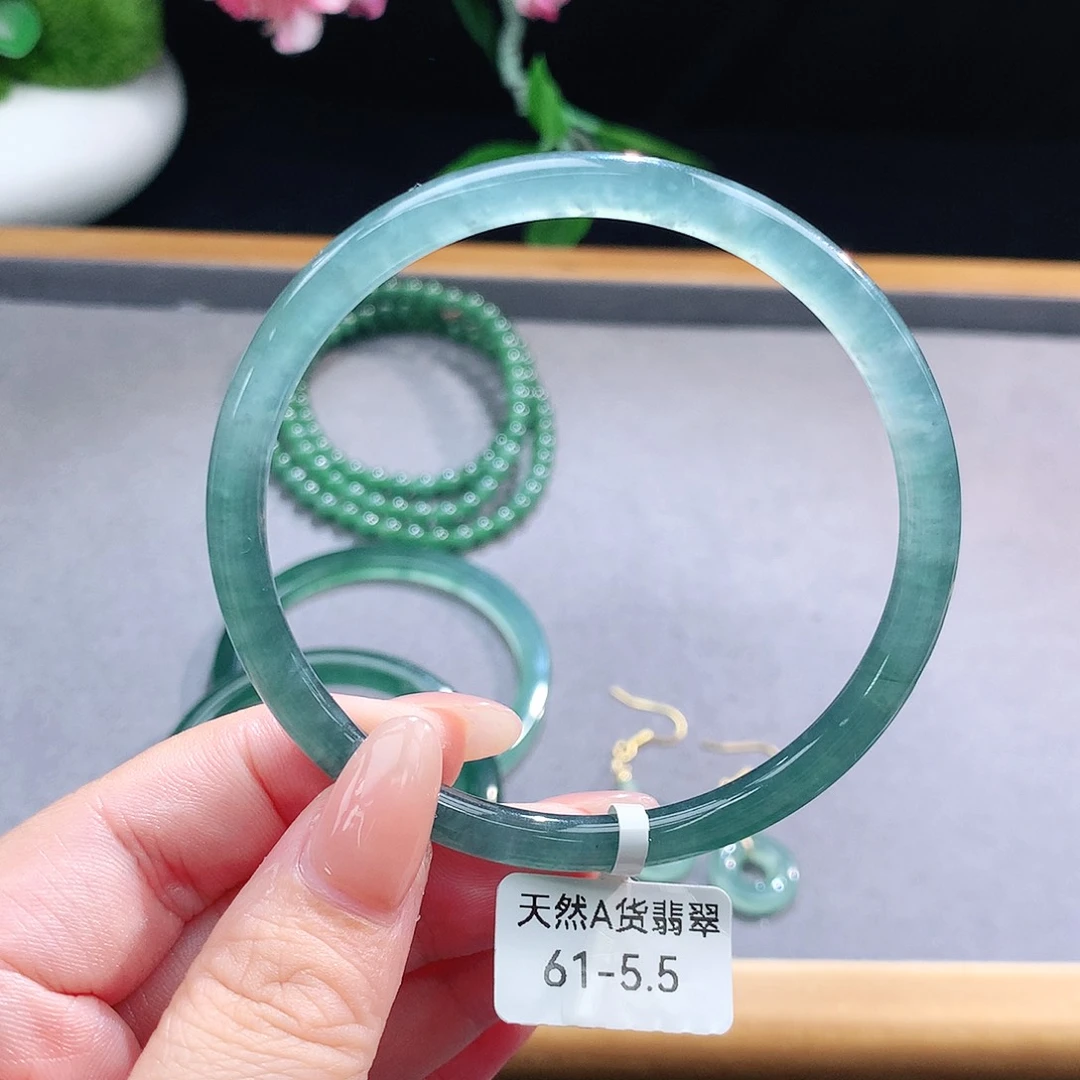 未镶嵌手镯（圆镯）翡翠