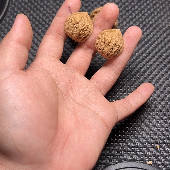 文玩核桃吊坠青花瓷
