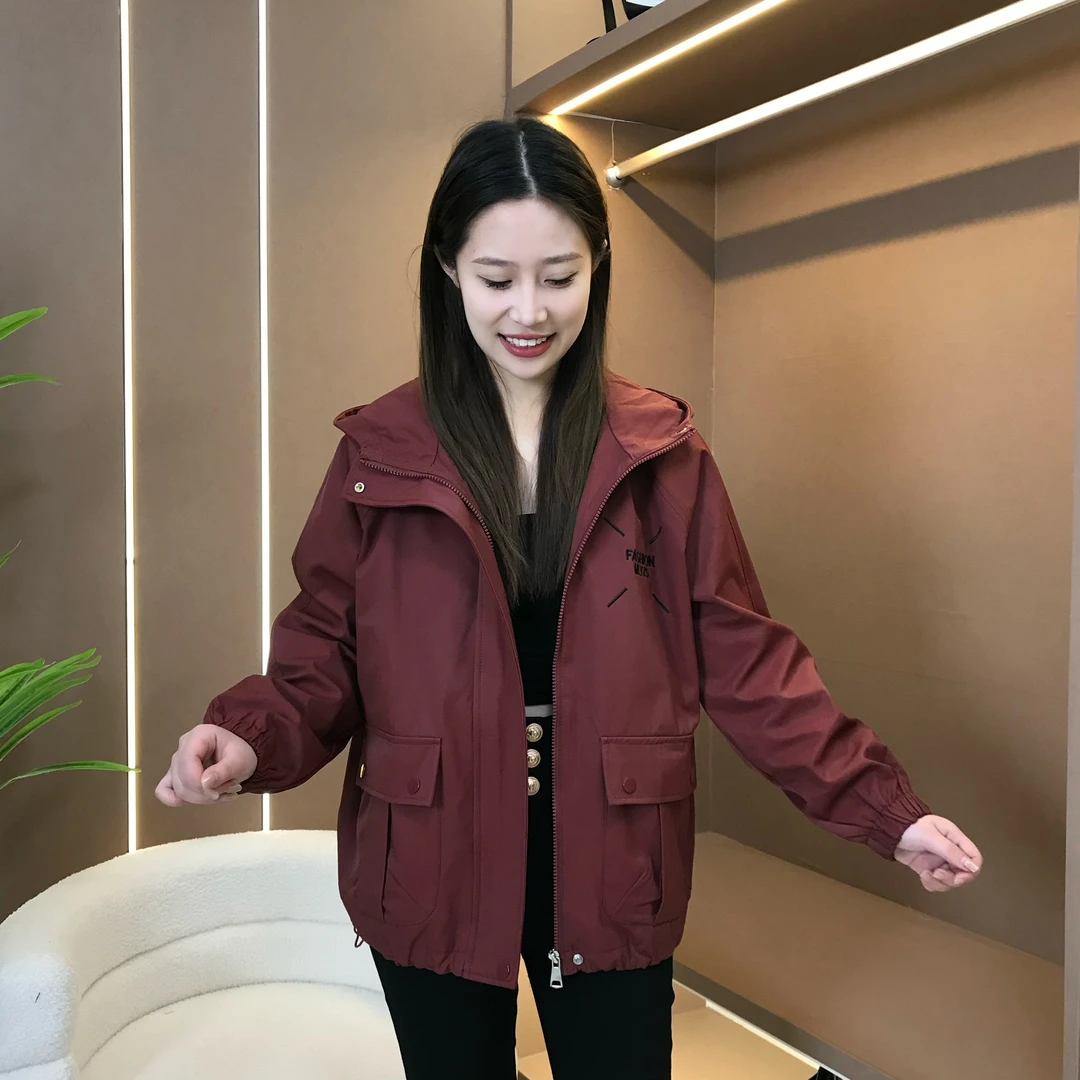 春秋女常规刺绣休闲连帽短外套风衣女士秋季情侣女款