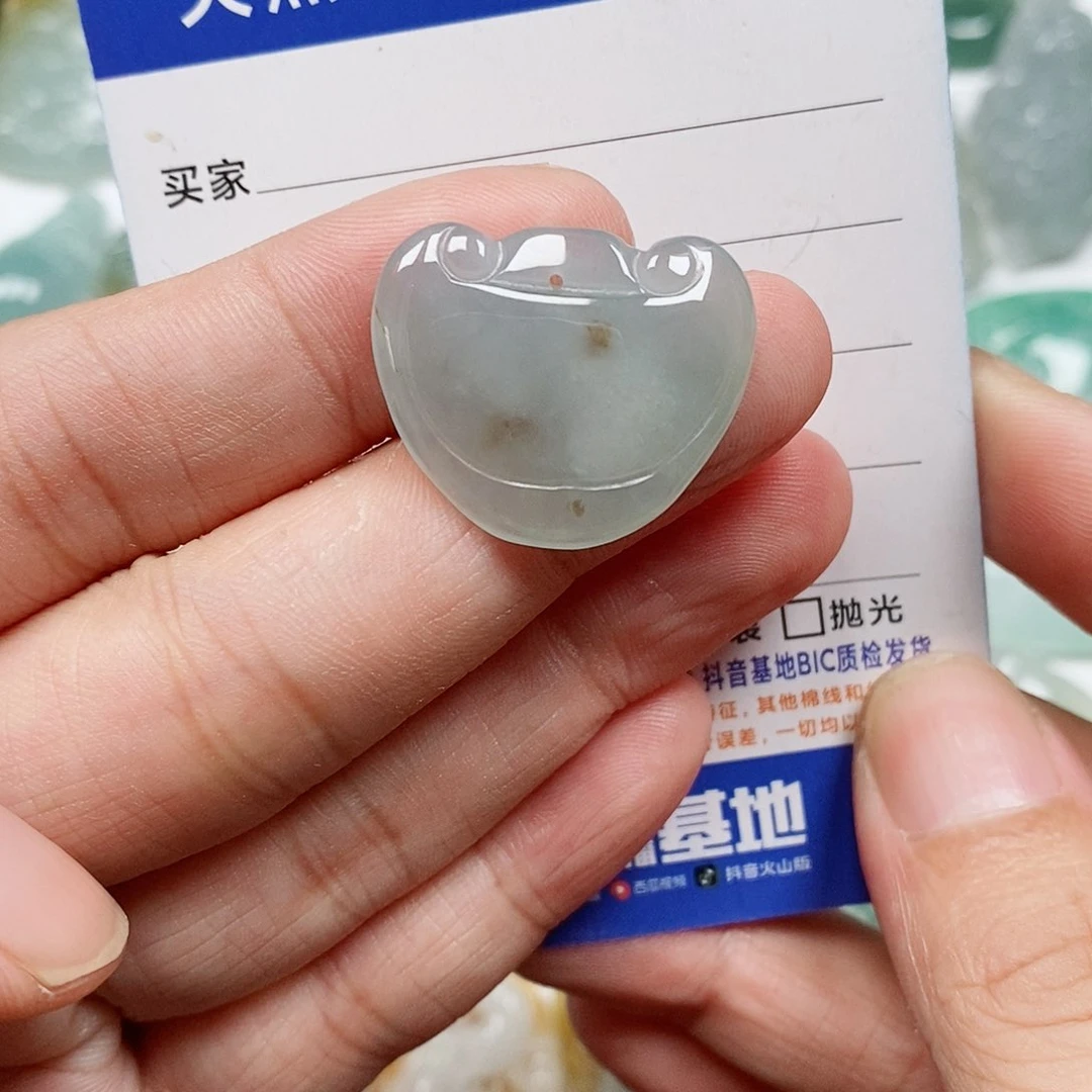 翡翠未镶嵌颈饰如意头