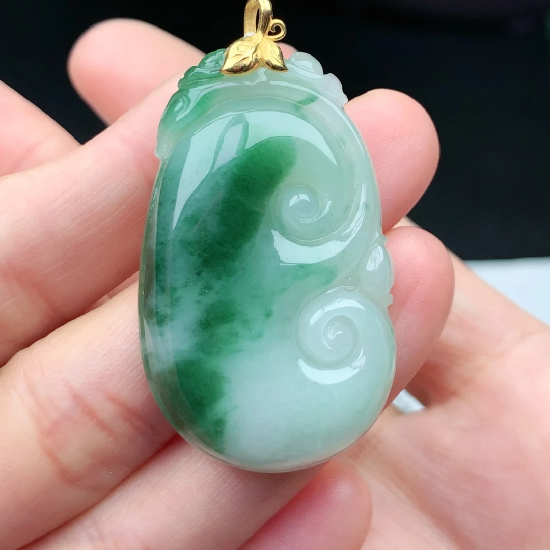 翡翠18K金镶嵌颈饰