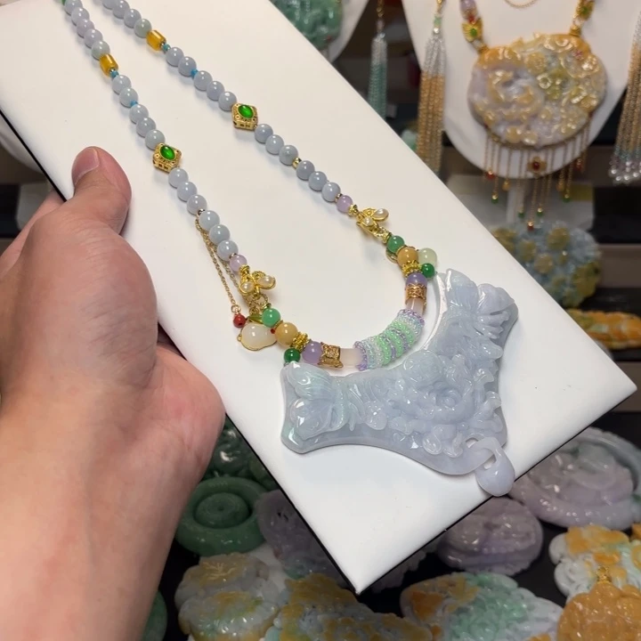 翡翠未镶嵌颈饰吊坠