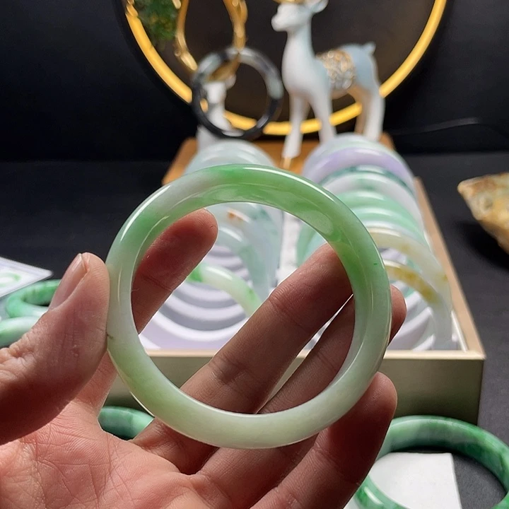 丽***姐未镶嵌手镯翡翠缅甸翡翠