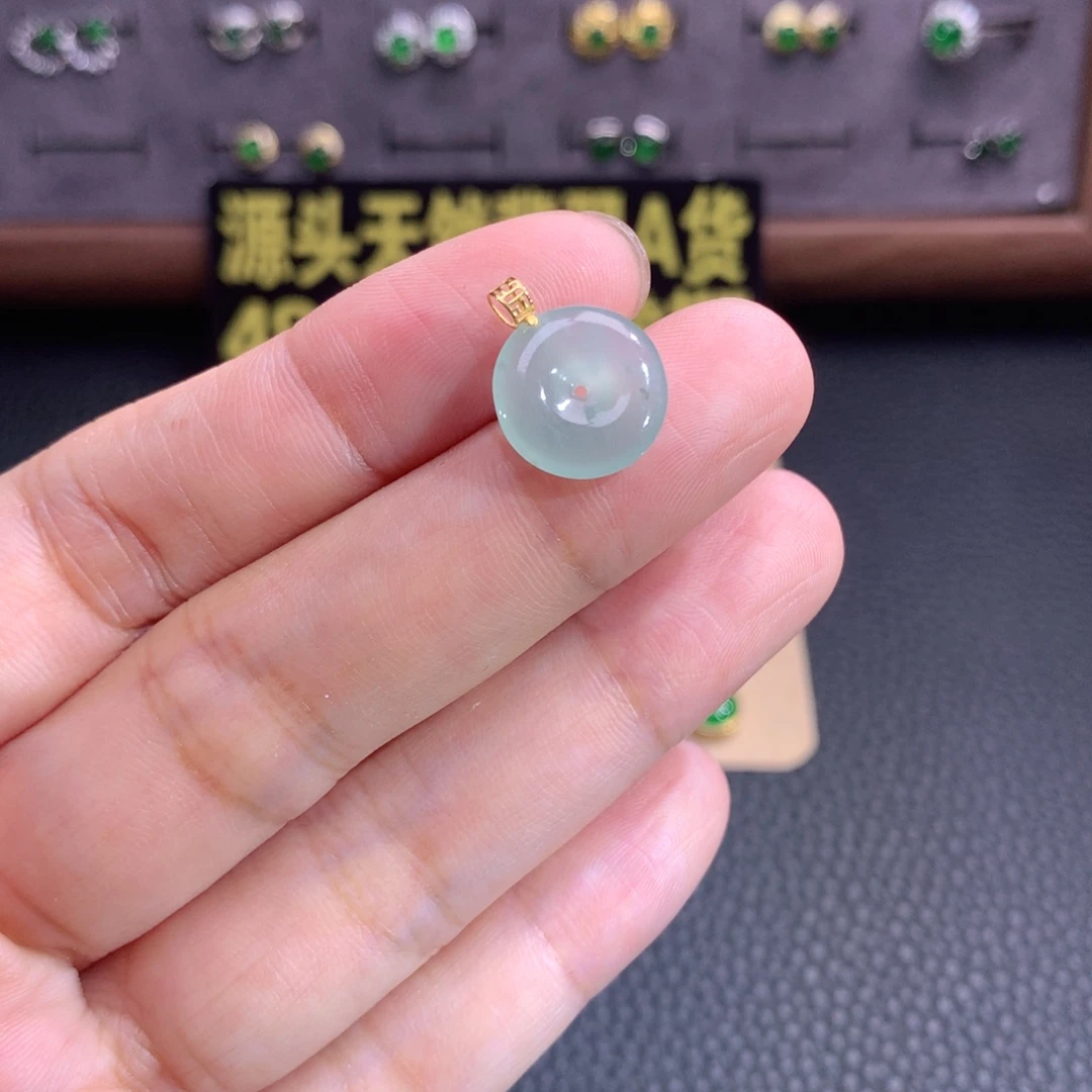 翡翠18K金镶嵌颈饰平安扣