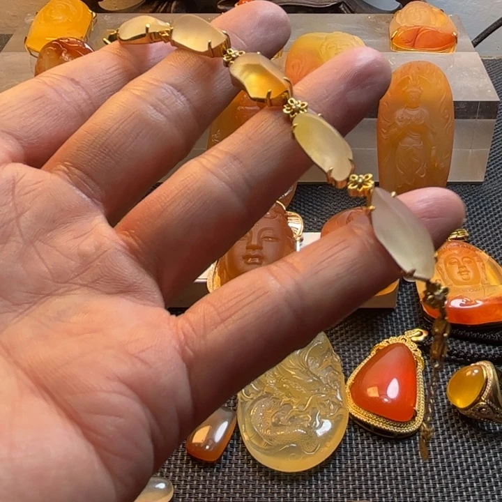 石英质玉颈饰未镶嵌朕**2