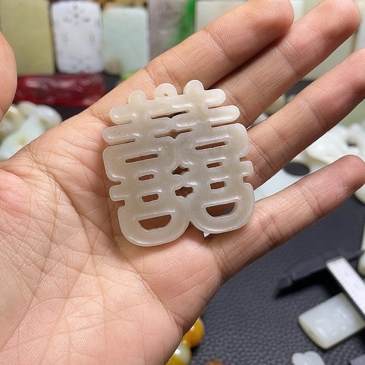 白玉菩提吊坠精美图片