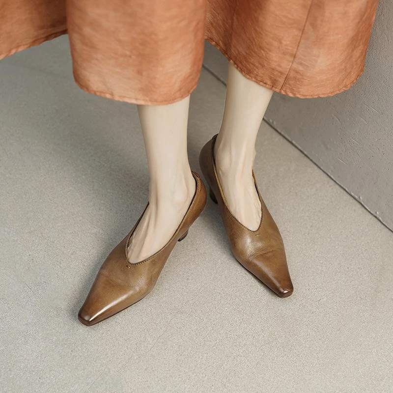 韩版高档舒适奶奶鞋水洗马皮粗跟小众女巫鞋妈妈鞋小方头女士单鞋