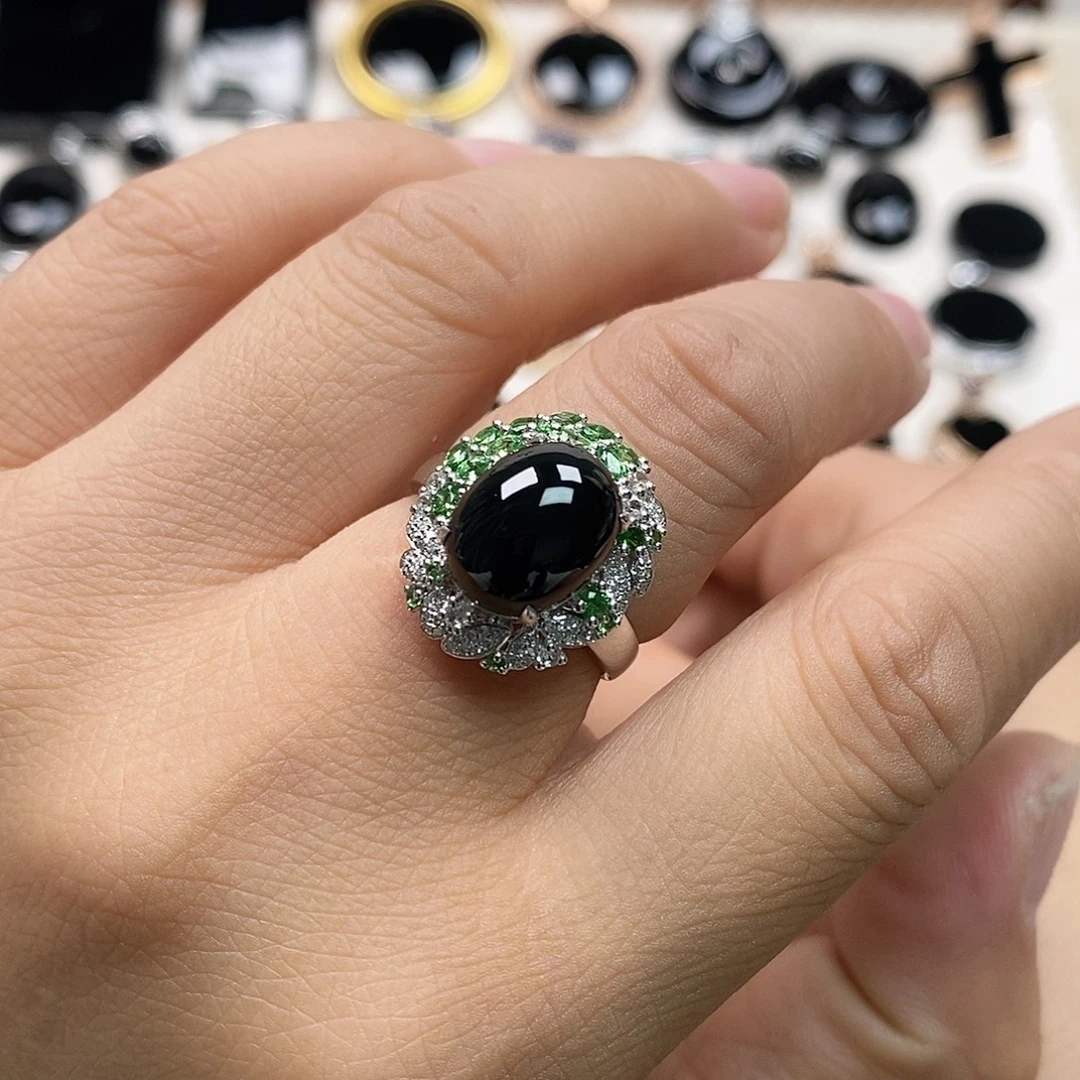 翡翠18K金镶嵌戒指