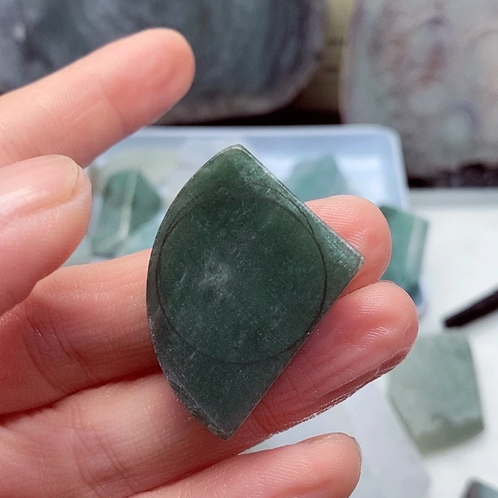 翡翠颈饰未镶嵌缅甸翡翠A货边角