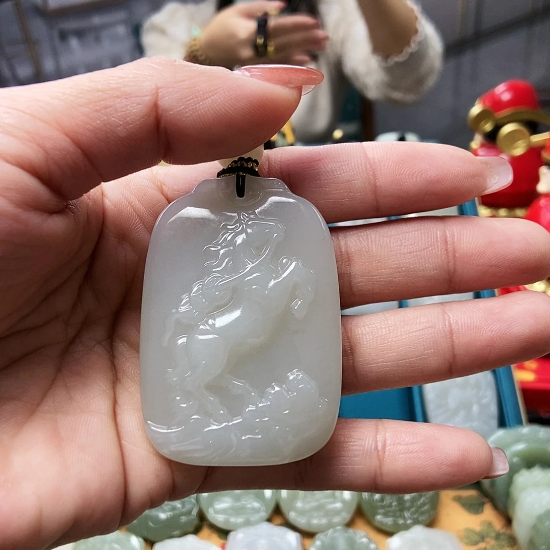 和田玉颈饰未镶嵌上**龙