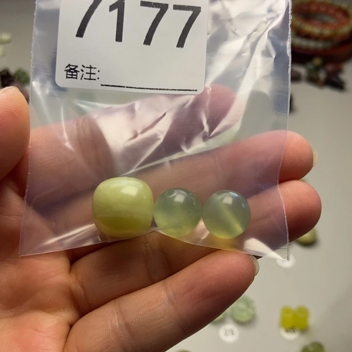 Z***吖蛇纹石玉未镶嵌项链
