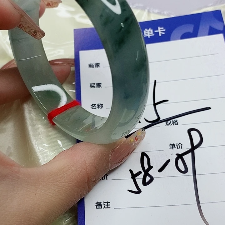 翡翠手镯未镶嵌翡翠