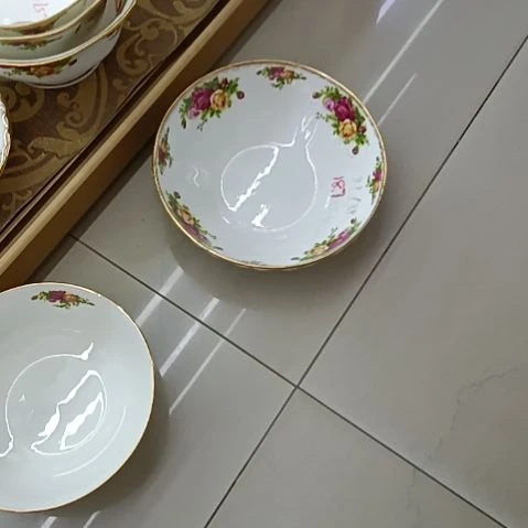 用***7红拍金7.5英寸浅碗4个