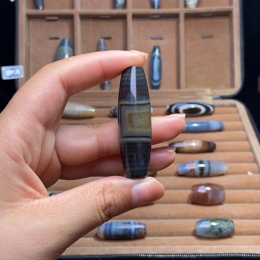 索***卓玛瑙/玉髓未镶嵌颈饰