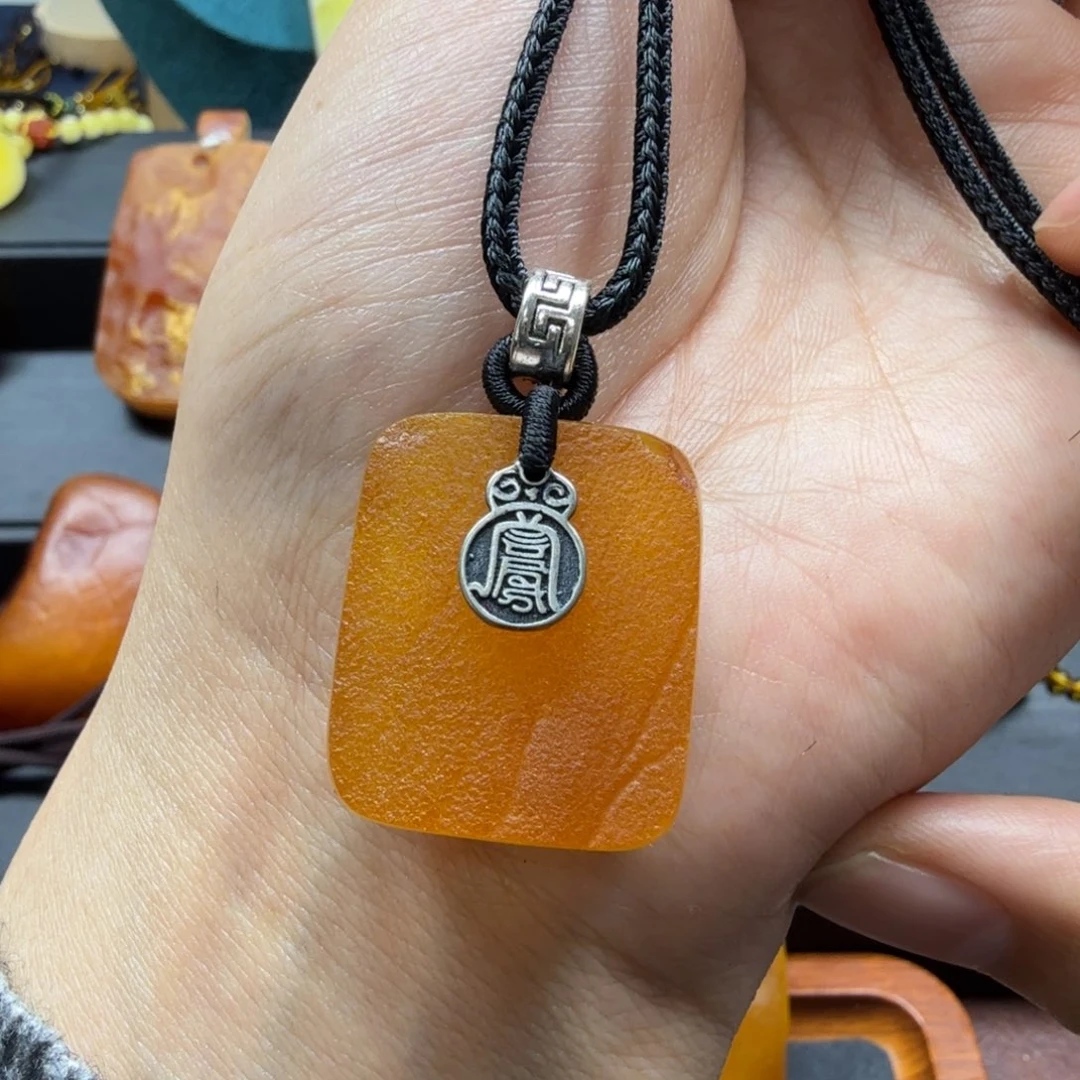 琥珀吊坠(赠链)未镶嵌