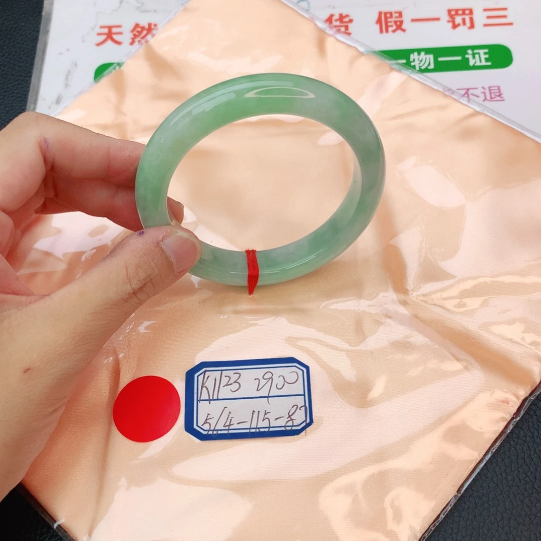 翡翠手镯未镶嵌我