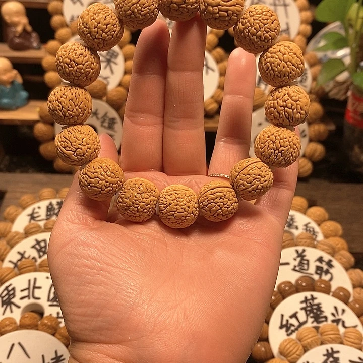 【闪购商品】潤****）桃核龙鳞凤尾手串