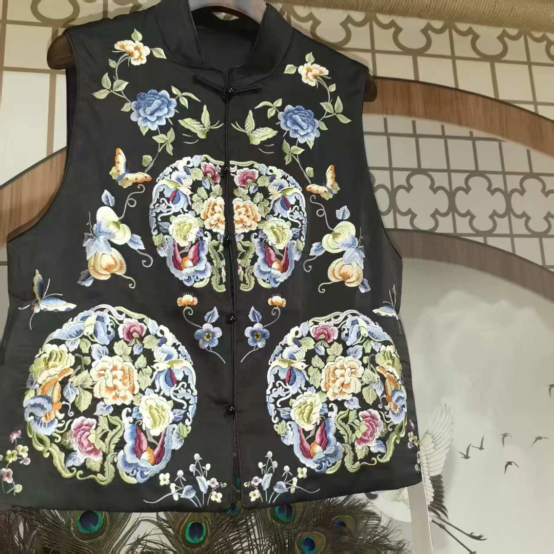 鑫丽女装原创定制牡丹蝴蝶刺绣盘扣马甲