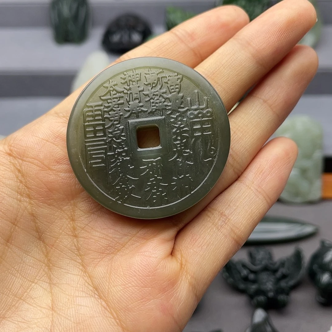 阿***屋和田玉未镶嵌颈饰