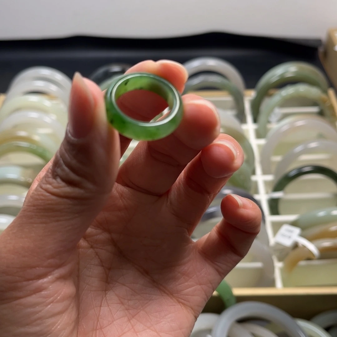 兰***妆和田玉（碧玉）未镶嵌珠宝半成品指环16.3