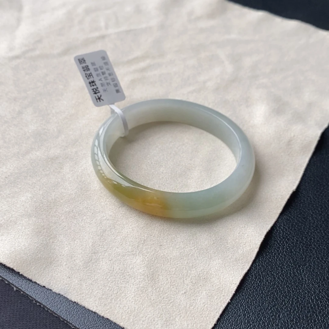 翡翠手镯未镶嵌翡翠