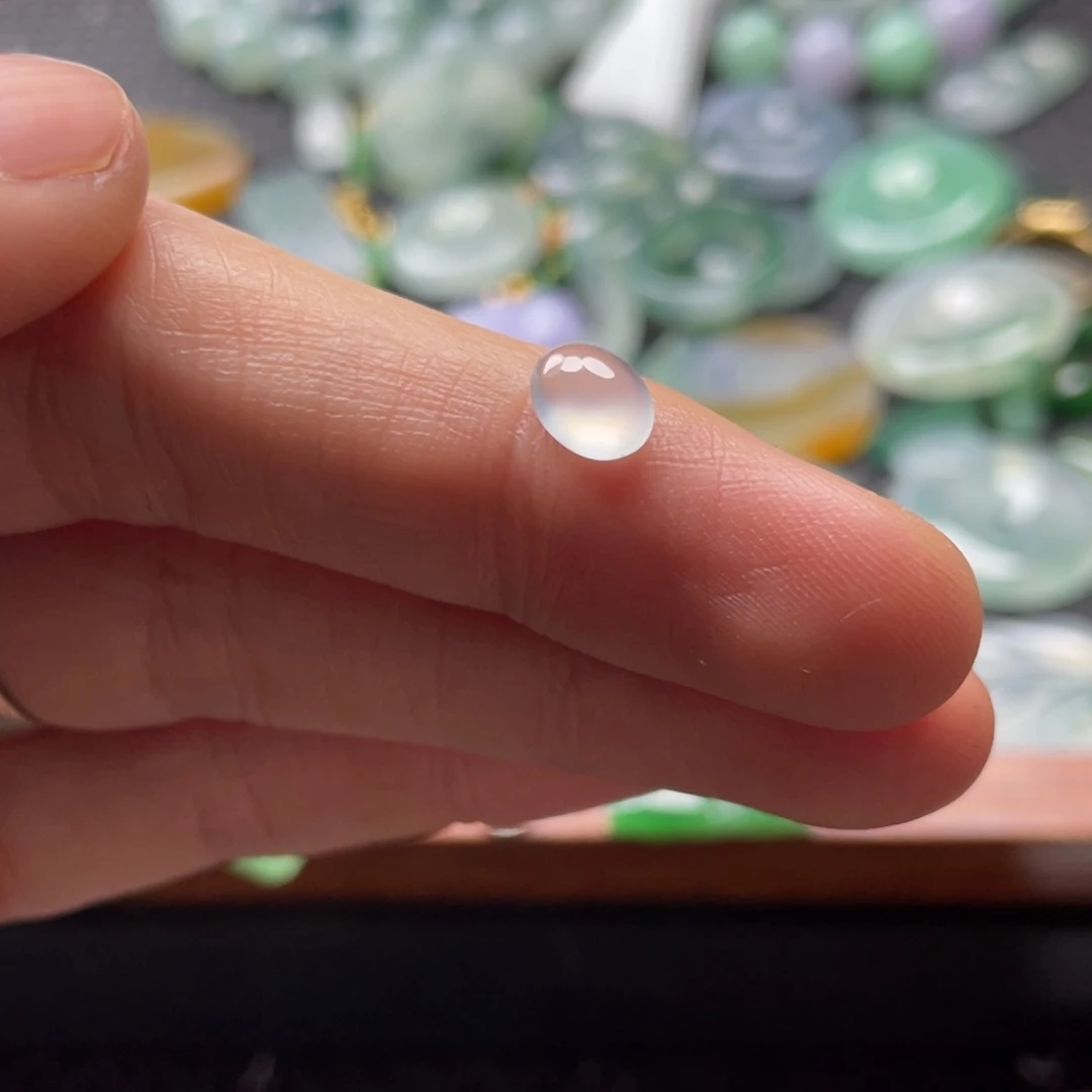 过***雨翡翠未镶嵌颈饰翡翠