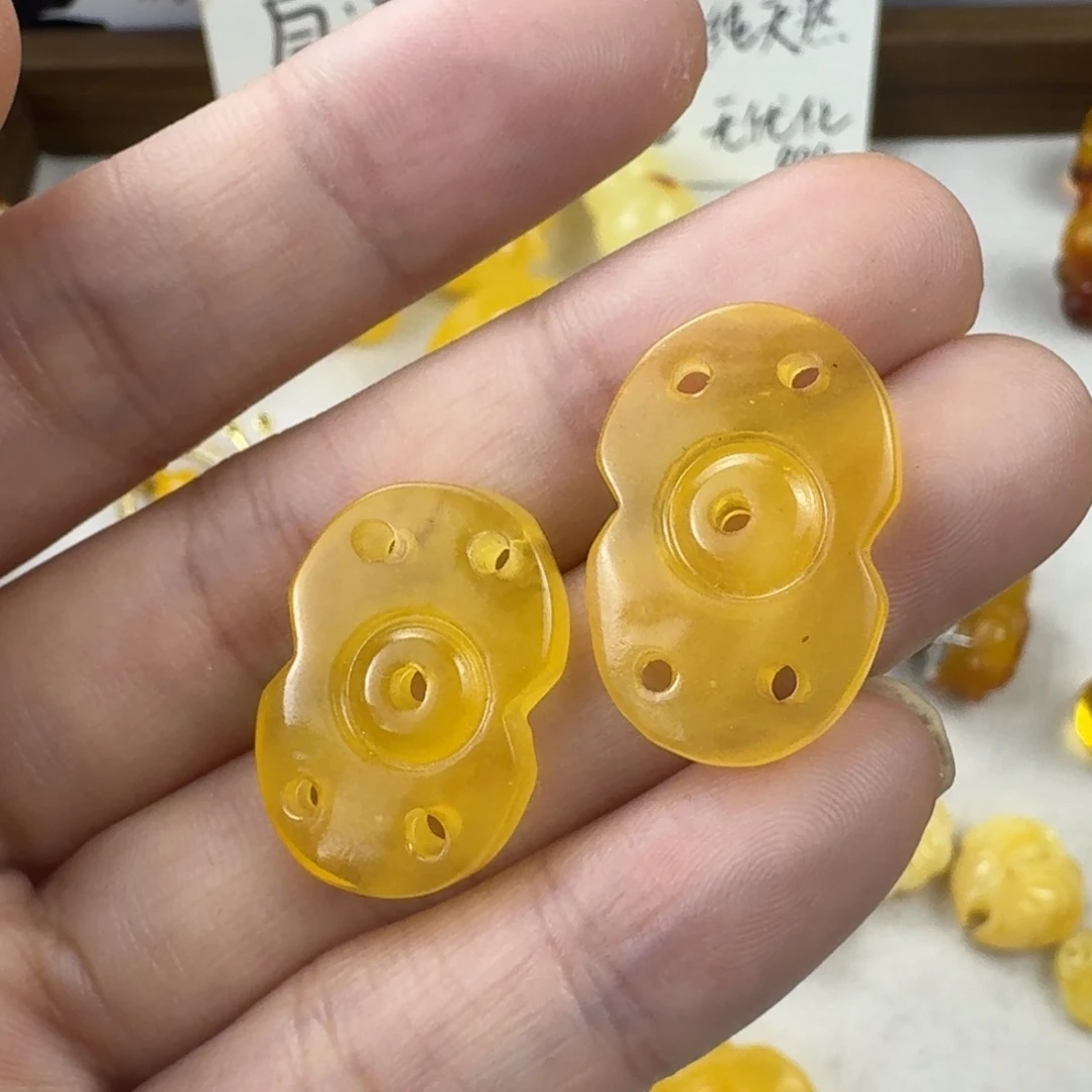 蜜蜡未镶嵌珠宝奇石一对