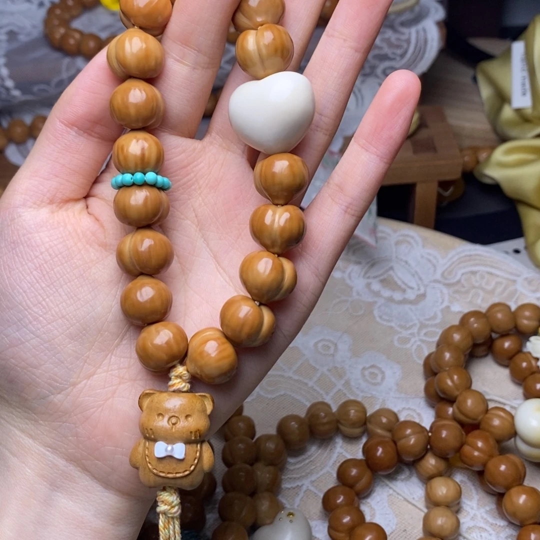 吊坠猴头核桃小熊 爱心 手持