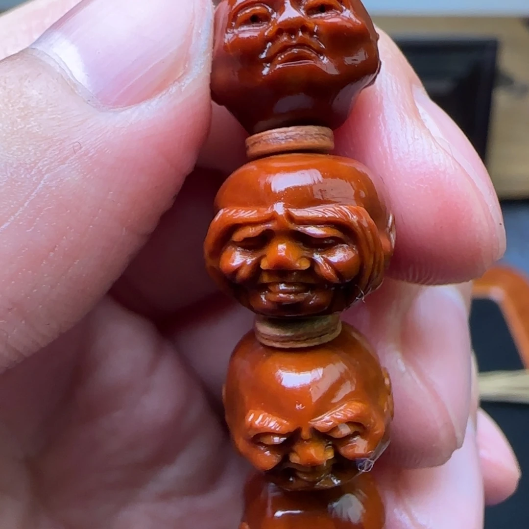 红***飘橄榄核吊坠须派罗汉