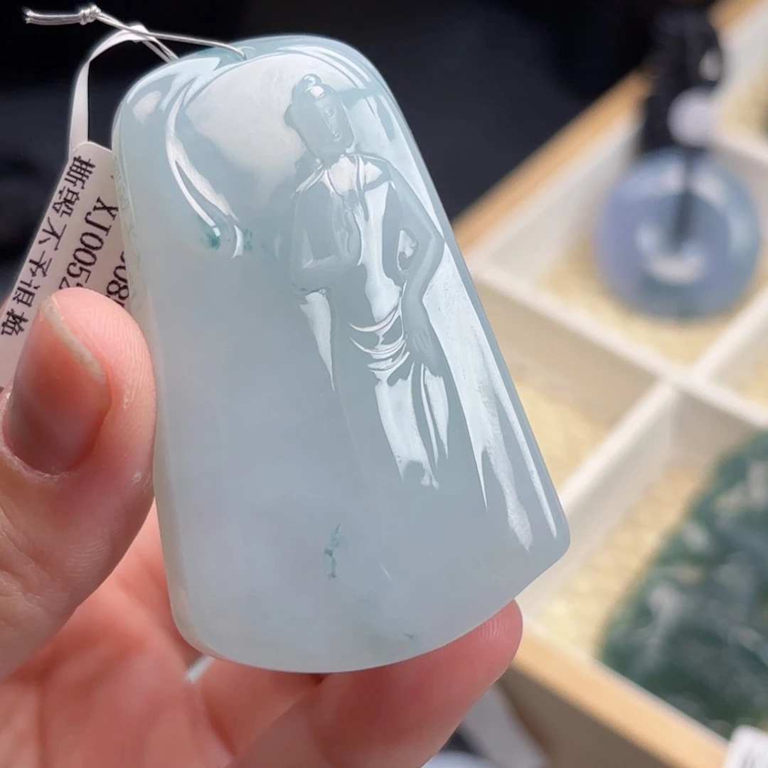 ****酱翡翠未镶嵌颈饰翡翠