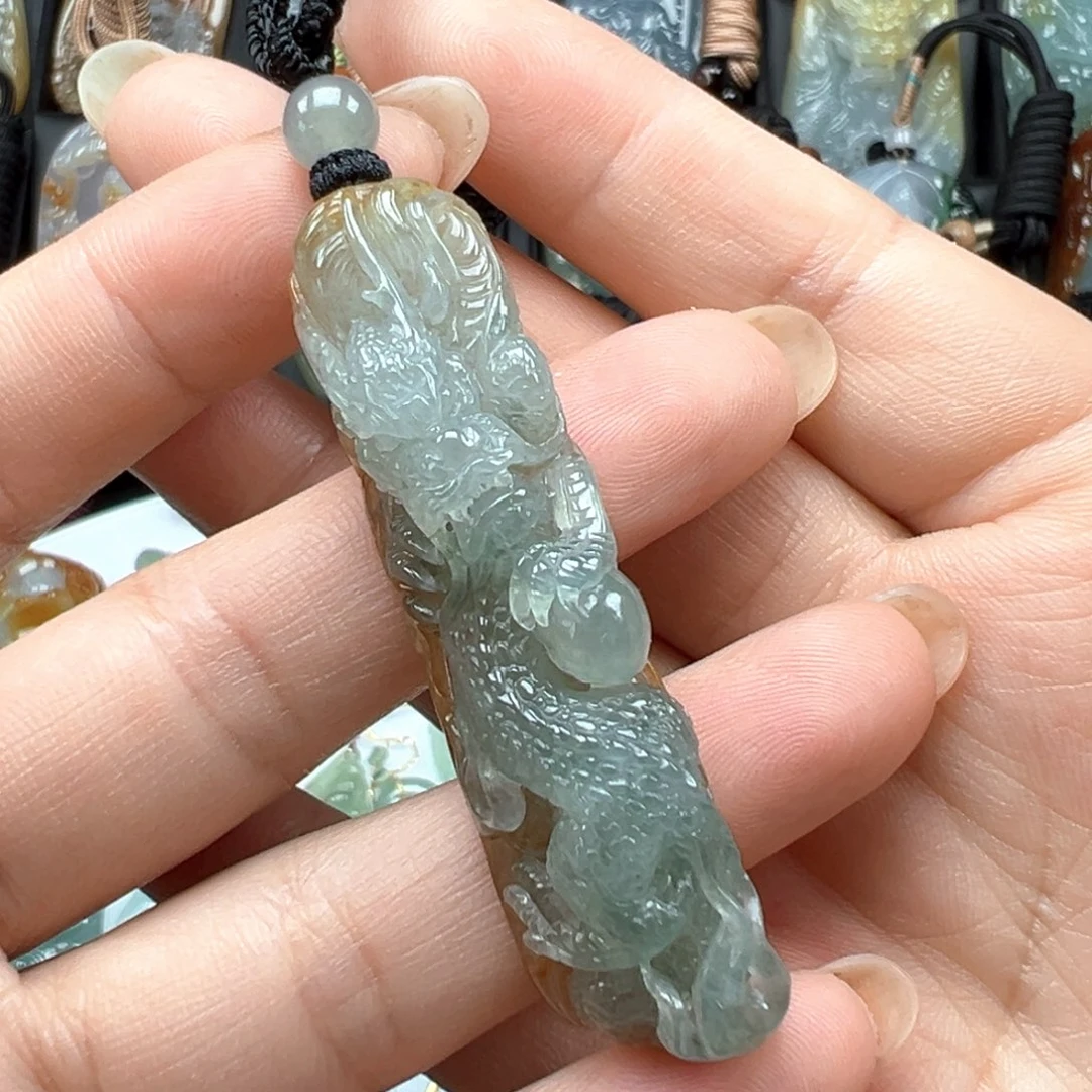 翡翠颈饰未镶嵌龙