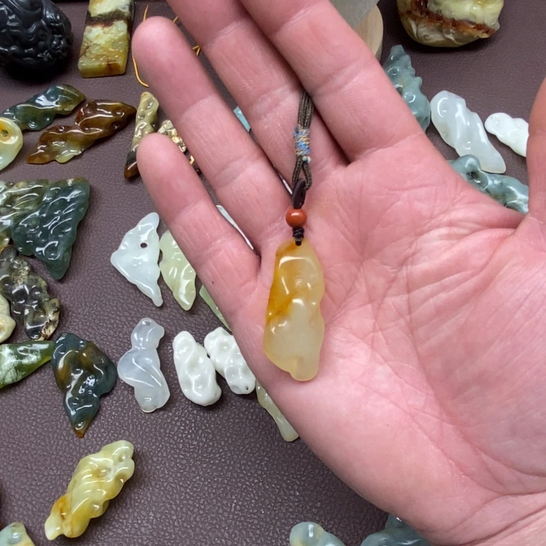 蛇纹石玉未镶嵌颈饰