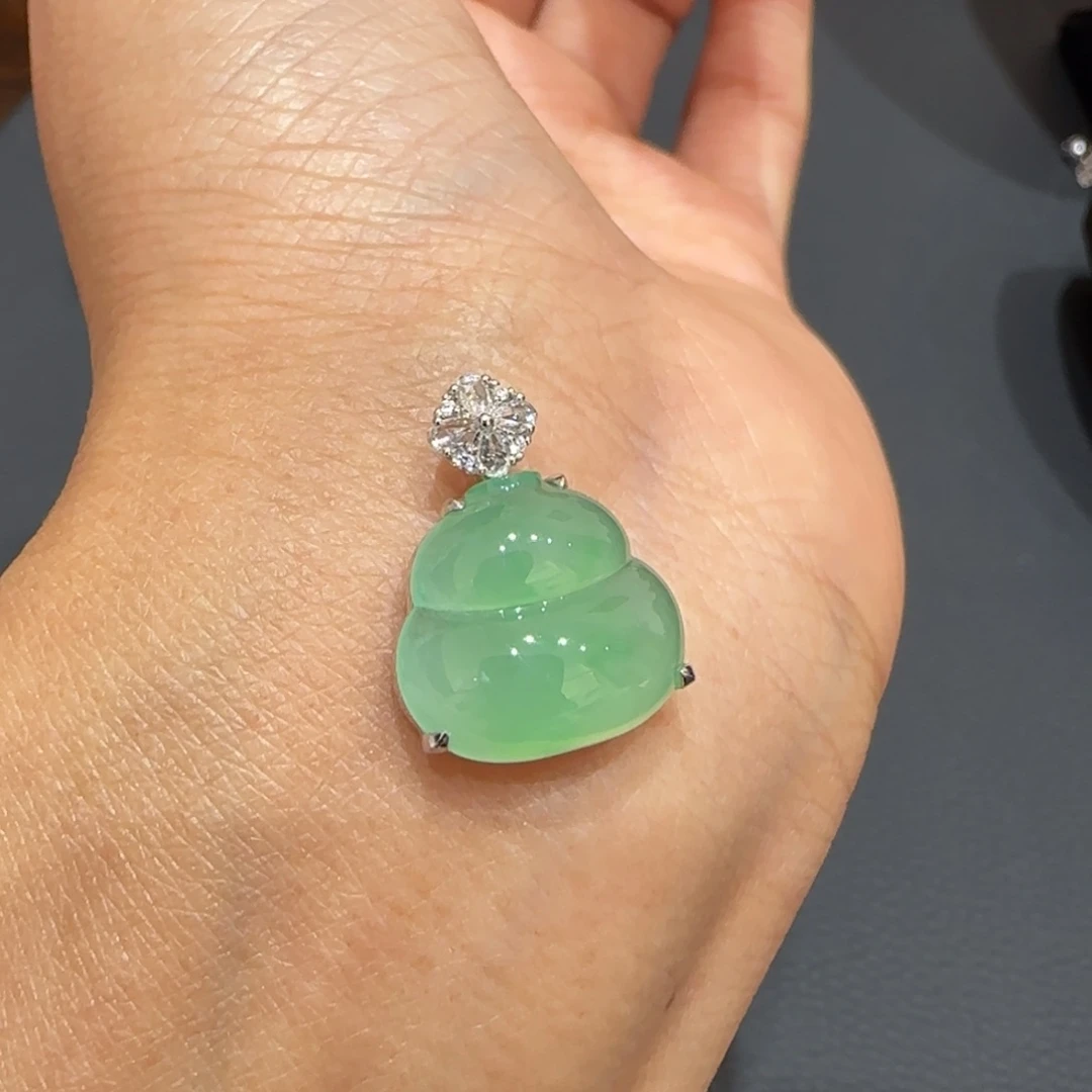 翡翠颈饰18K金镶嵌葫芦