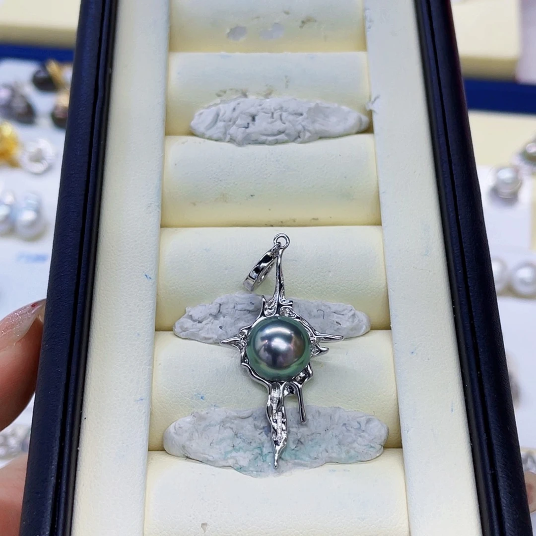 银S925镶嵌海水珍珠颈饰绿色克罗心吊坠