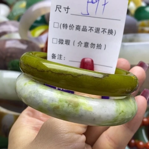 蛇纹石玉手镯未镶嵌
