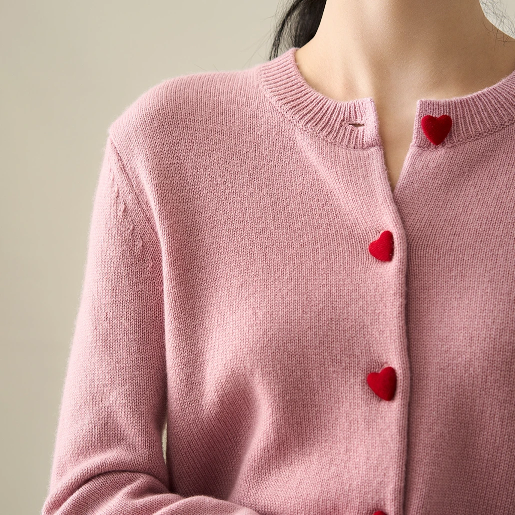 气质温柔穿搭长袖针织衫女洋气独特百搭开衫爱心纽扣设计感上衣