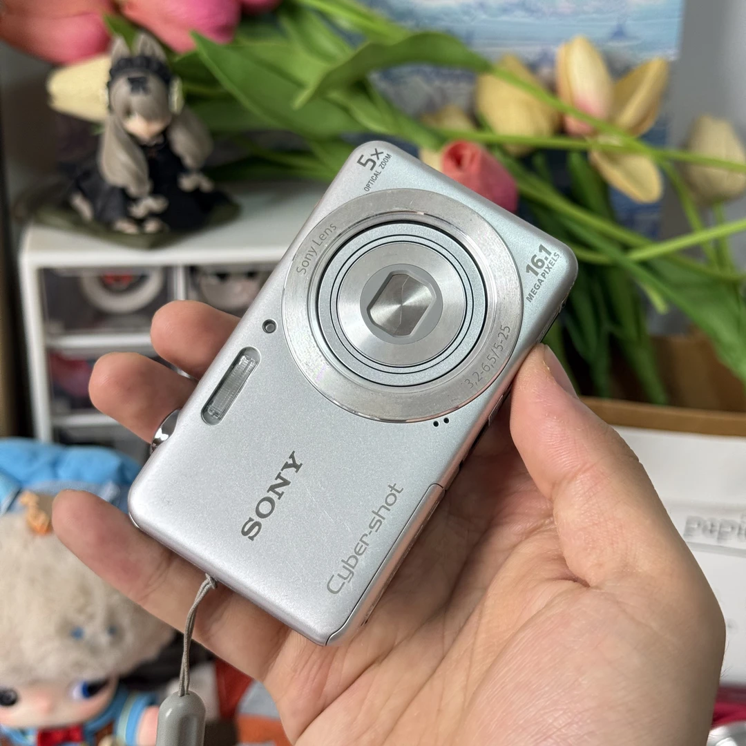 9新 Sony/索尼 索尼w710色彩感好银色1600万像素滤镜多带配件