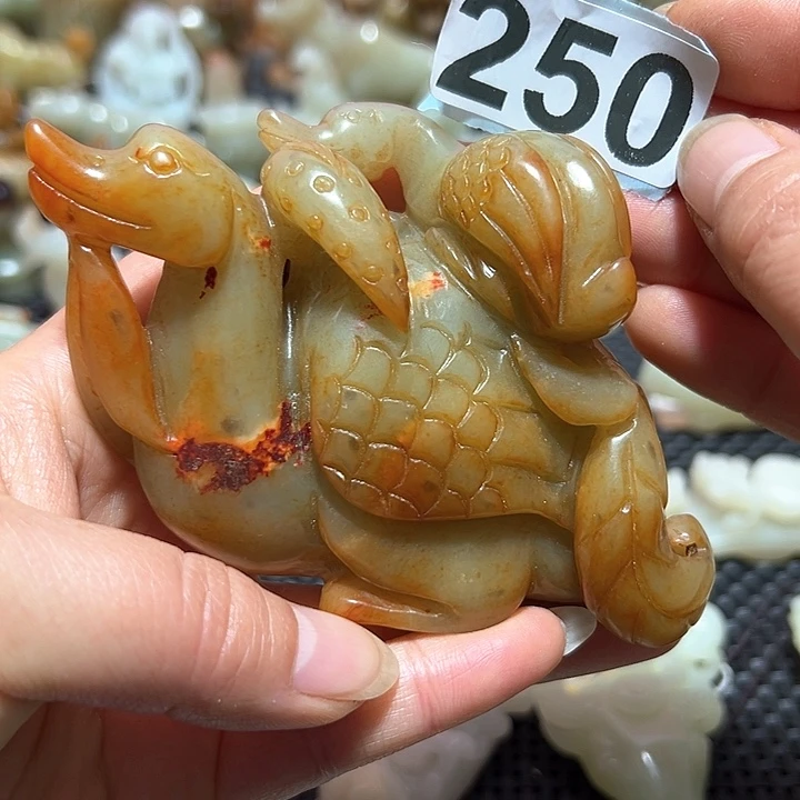 和田玉颈饰未镶嵌吉*。