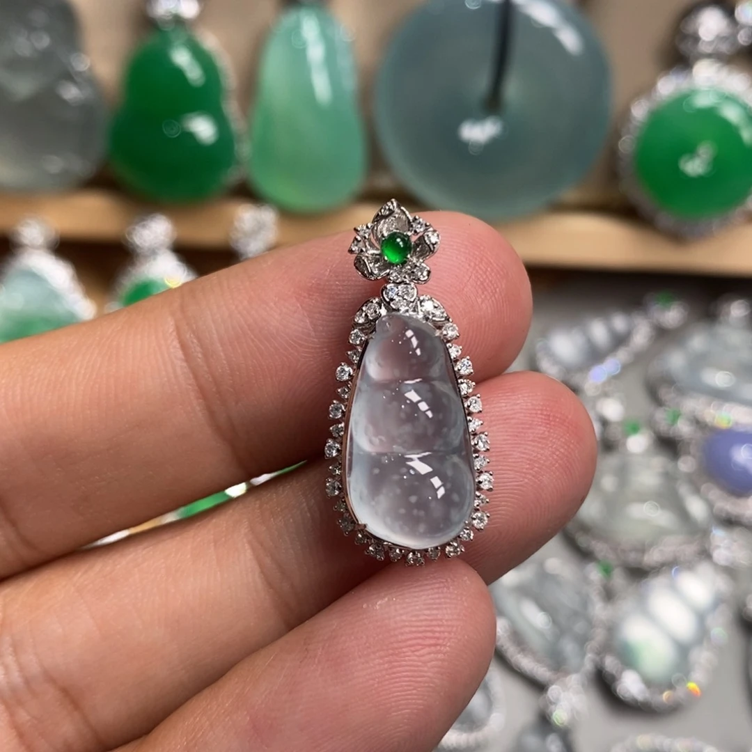 翡翠吊坠(不含链)18K金镶嵌