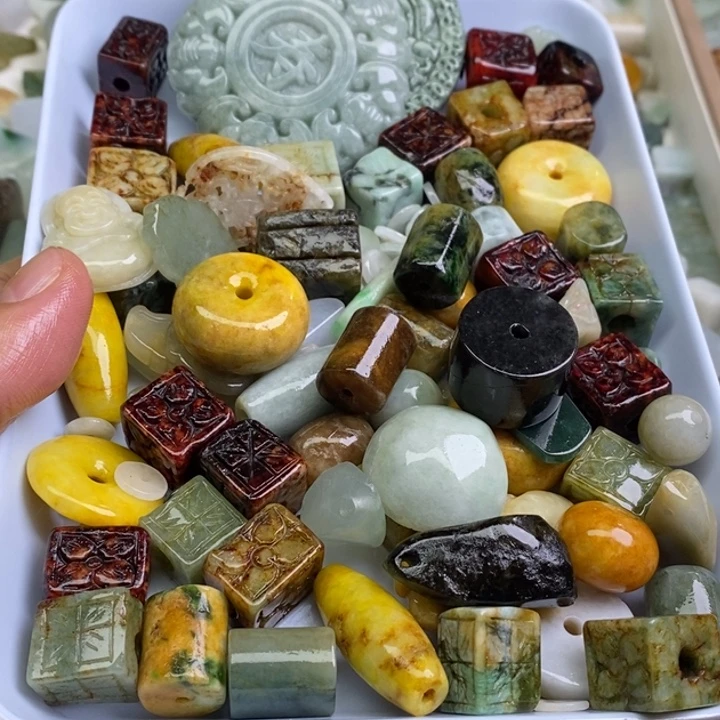 幂***幂翡翠未镶嵌颈饰天然翡翠045