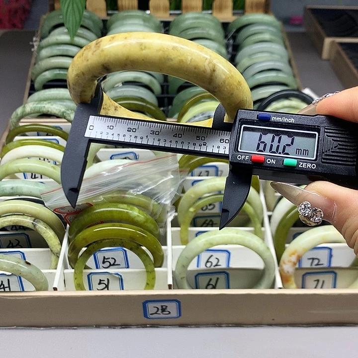 未镶嵌蛇纹石玉手镯62