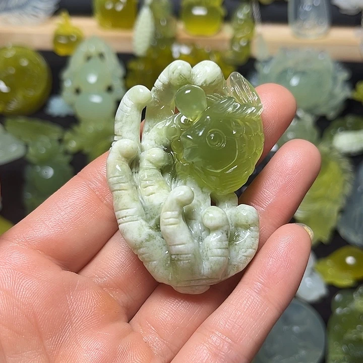 蛇纹石玉未镶嵌颈饰