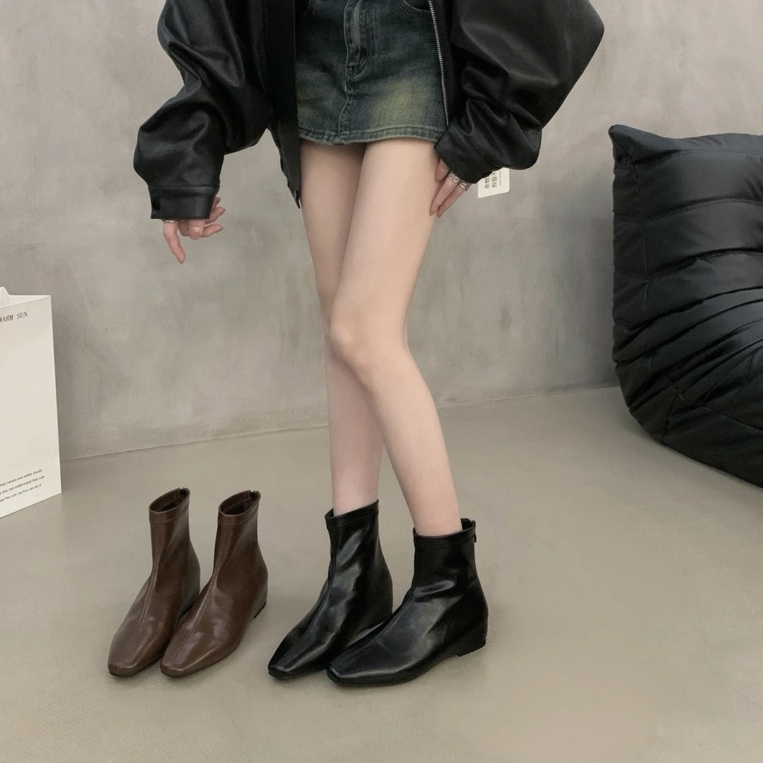 内增高短靴女靴2025秋冬季新款韩版简约短筒靴后拉链小方头时装靴
